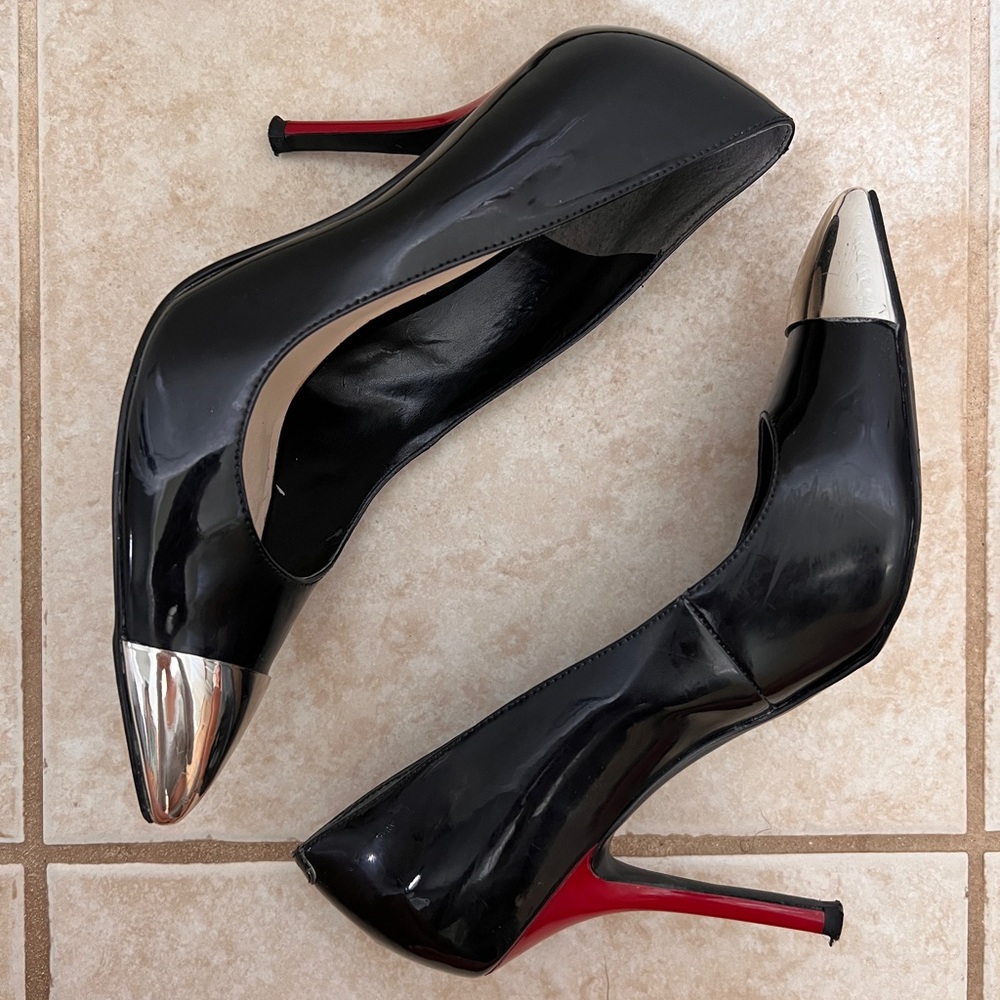 *LAST CHANCE* Guess black patent pumps